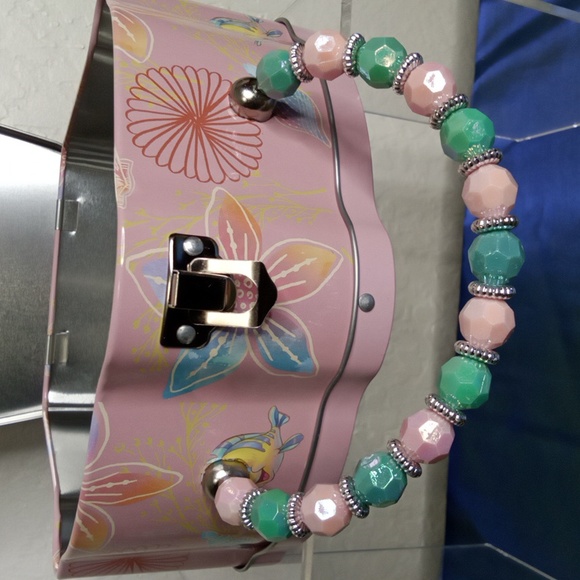 DISNEY THE LITTLE MERMAID ARIEL TIN CUPCAKE LUNCHBOX - Picture 6 of 7